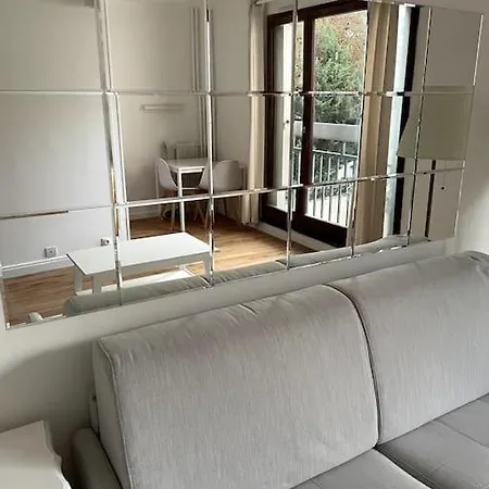 Studio Meuble Et Tres Lumineux Apartment Paris