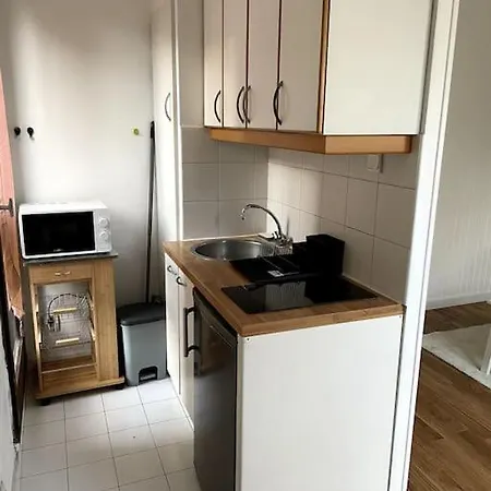 Meuble Et Tres Lumineux شقة *